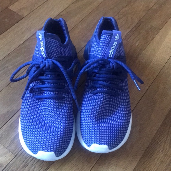 Adidas Tubular - Picture 2 of 3